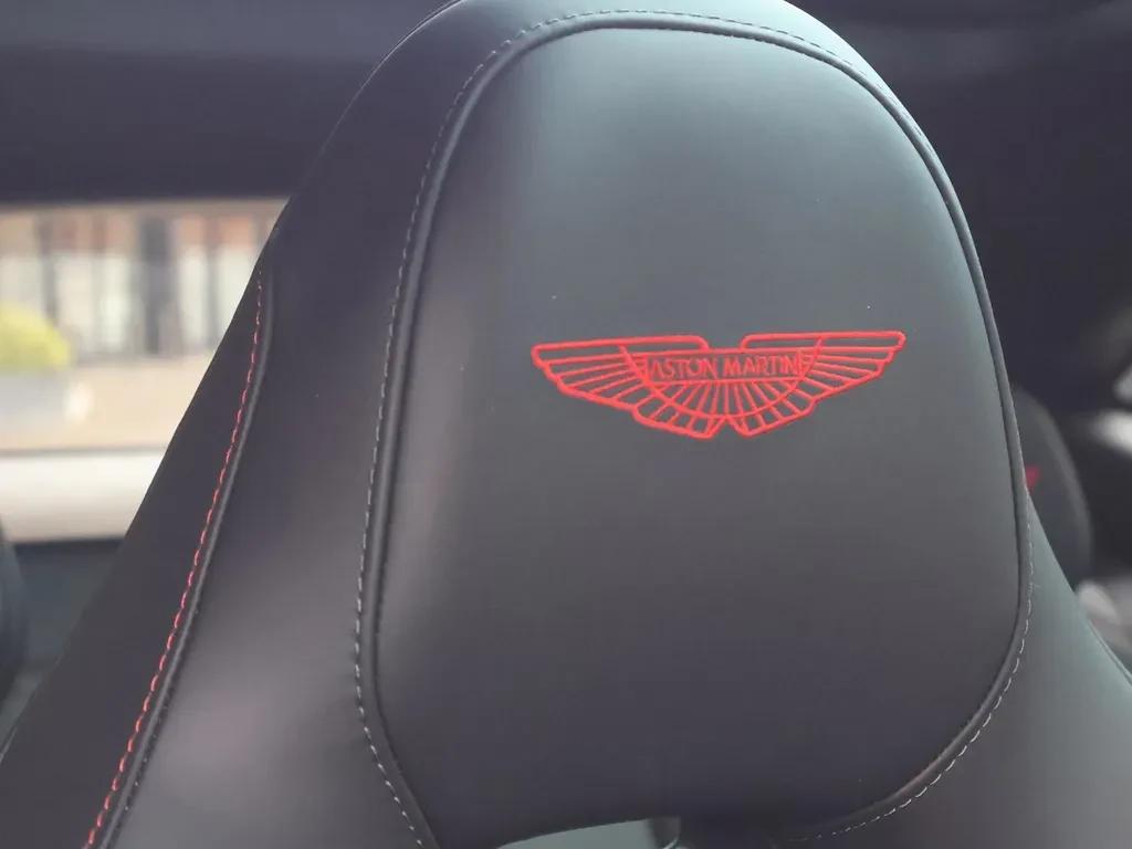 Aston Martin DBX, 5/10