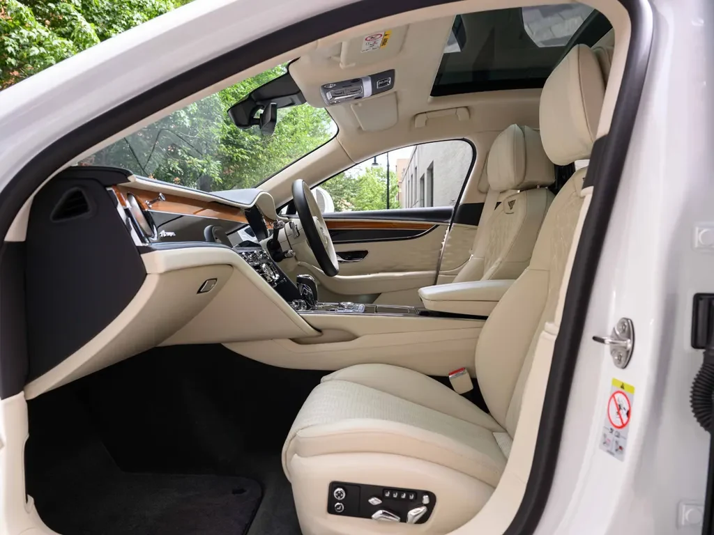 Bentley Flying Spur, 2/10