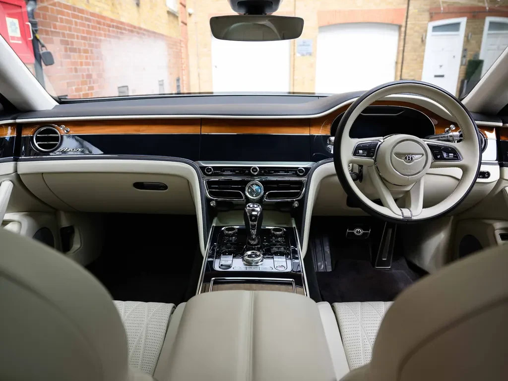 Bentley Flying Spur, 4/10