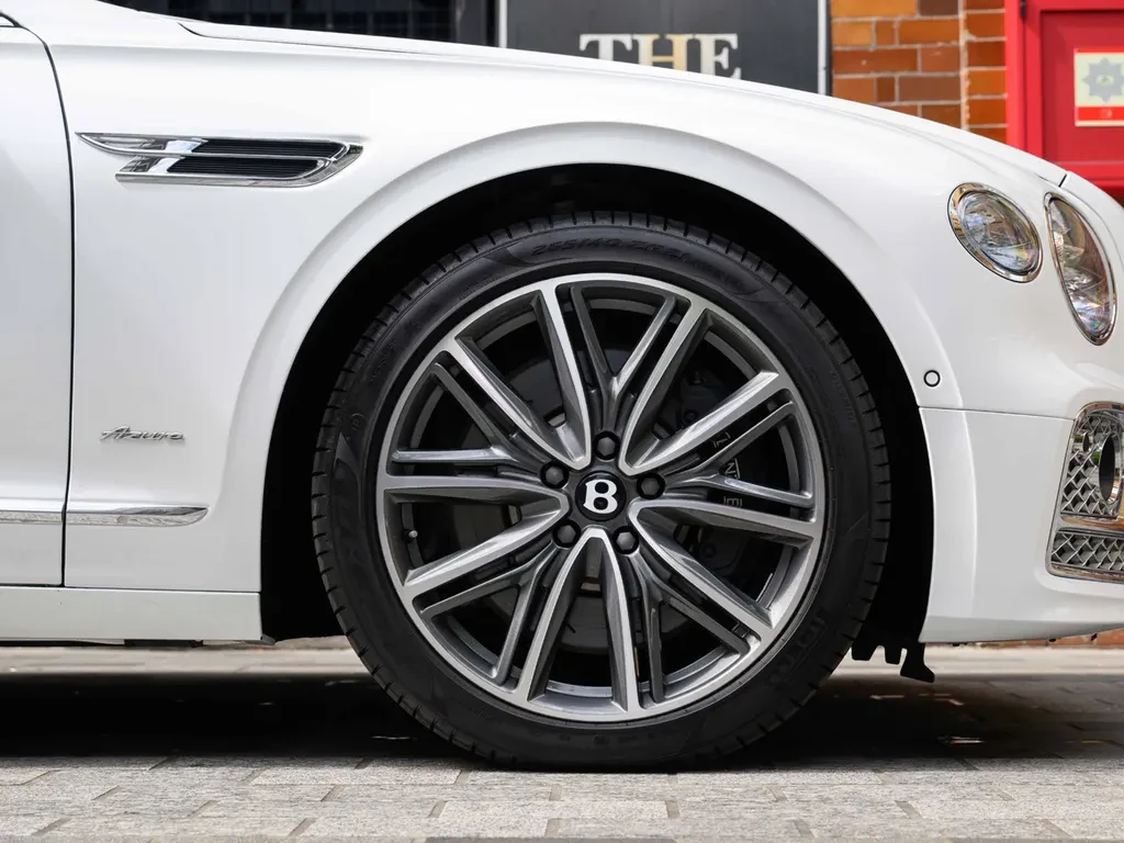 Bentley Flying Spur, 6/10