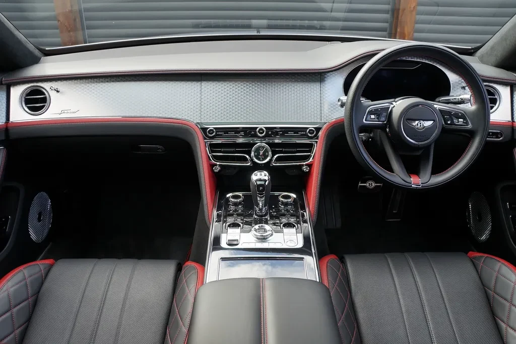 Bentley Flying Spur, 4/10