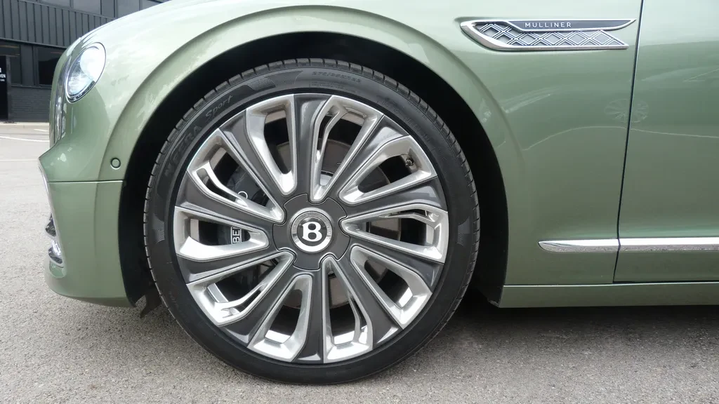 Bentley Flying Spur, 4/10