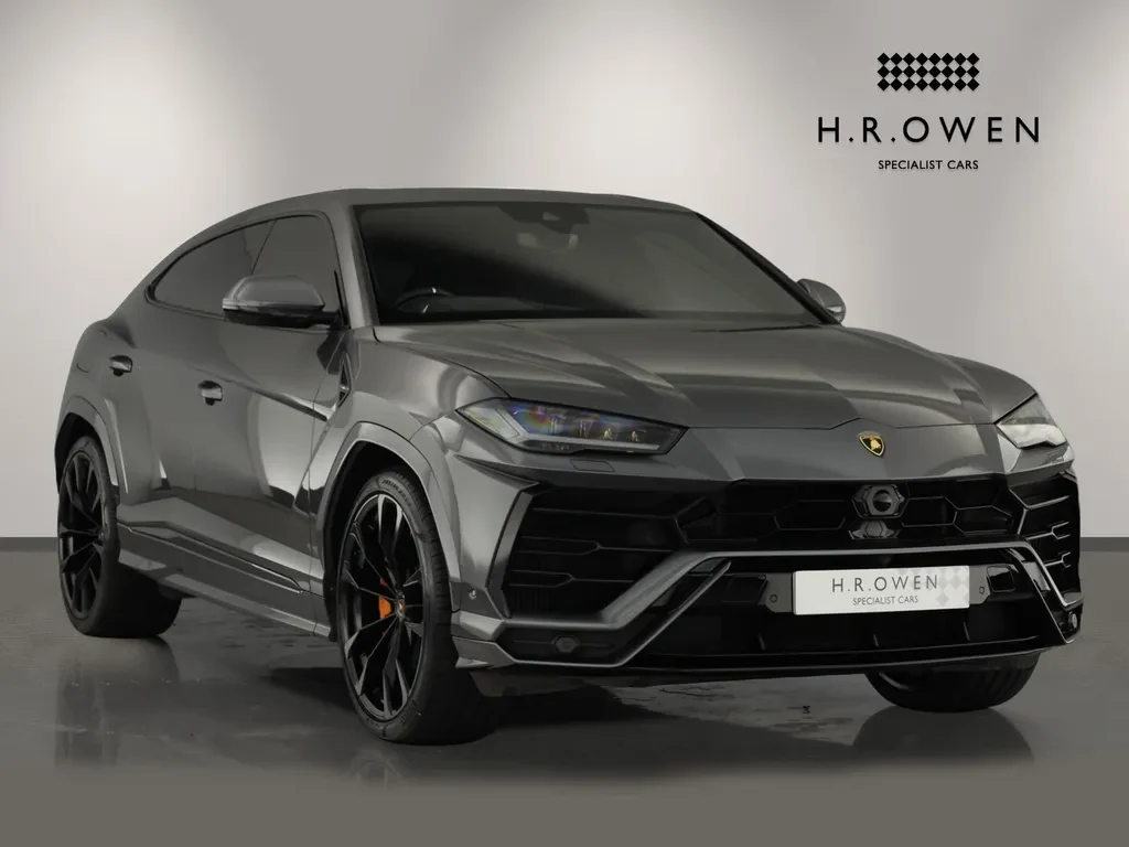 Lamborghini Urus, full-car front three-quarter view.