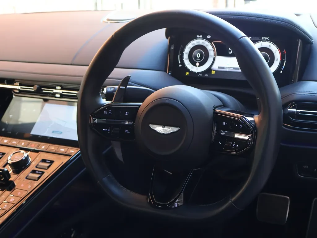 Aston Martin DB12, 4/10