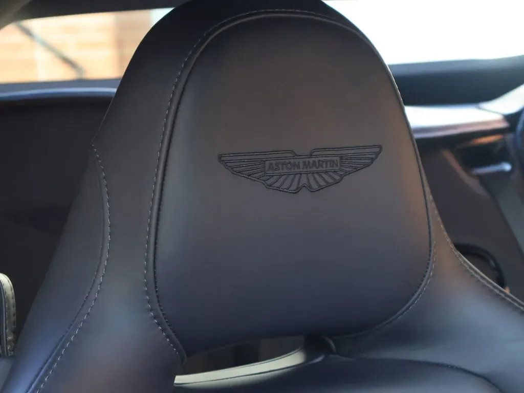 Aston Martin DB12, 5/10