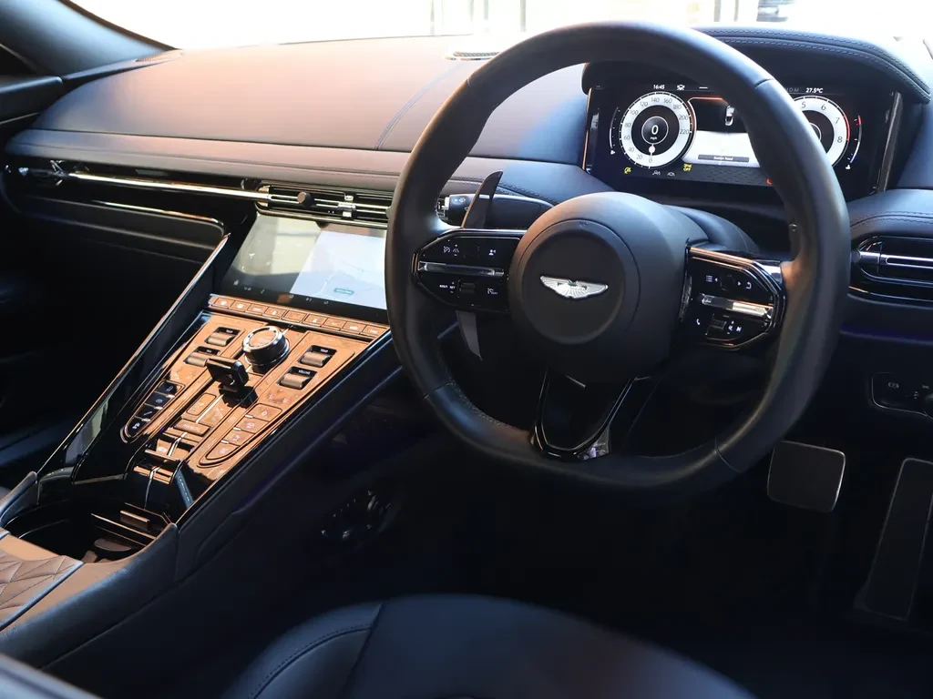 Aston Martin DB12, 7/10