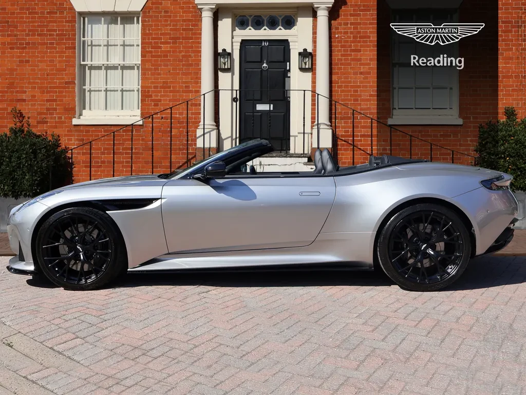 Aston Martin DB12, 8/10