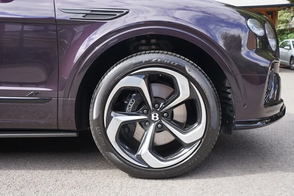 Bentley Bentayga, 6/10