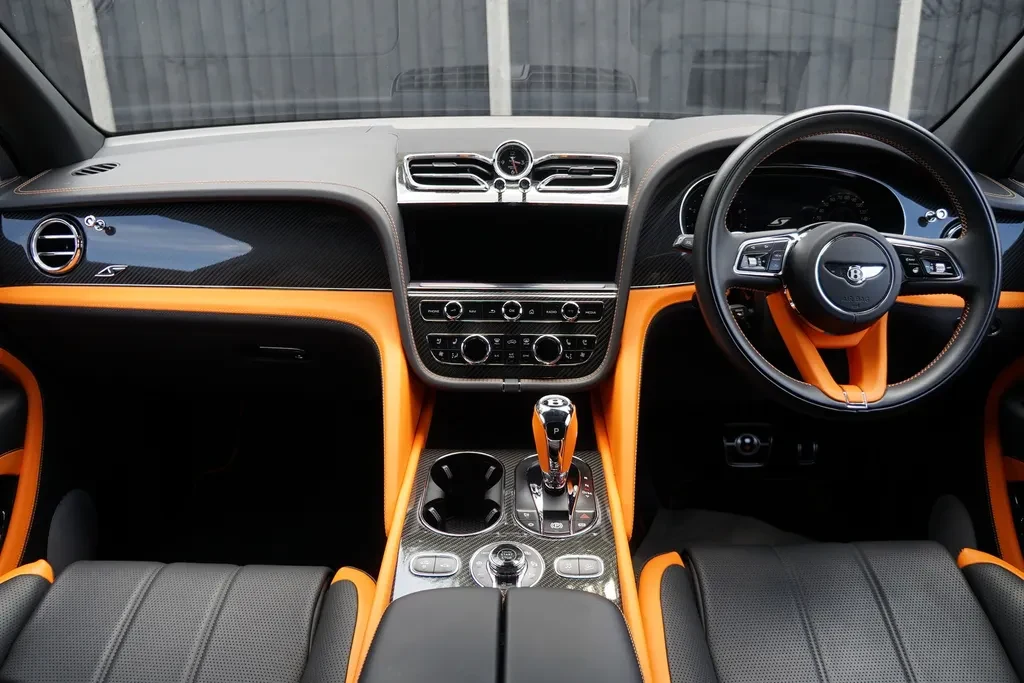 Bentley Bentayga, 4/10