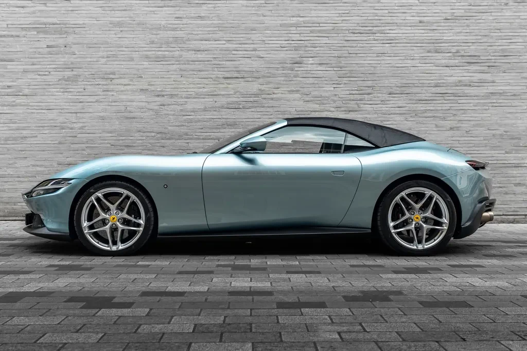 Ferrari Roma Spider, 2/10