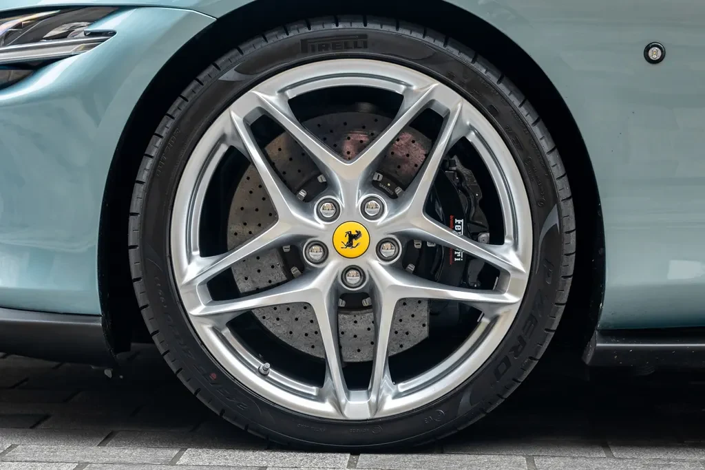 Ferrari Roma Spider, 3/10