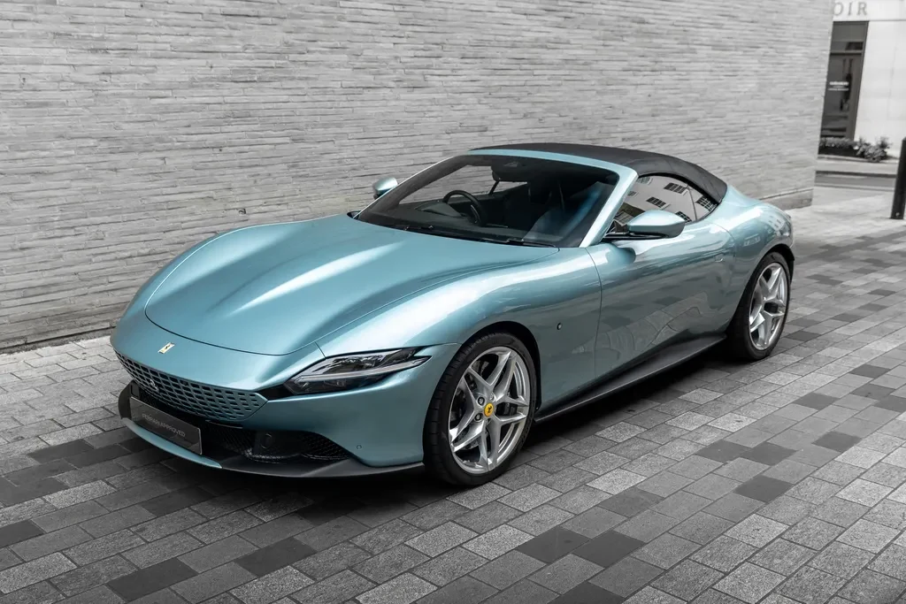 Ferrari Roma Spider, 4/10