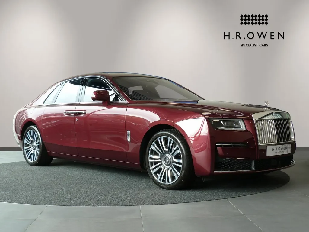 Rolls-Royce Ghost, full-car front three-quarter view.