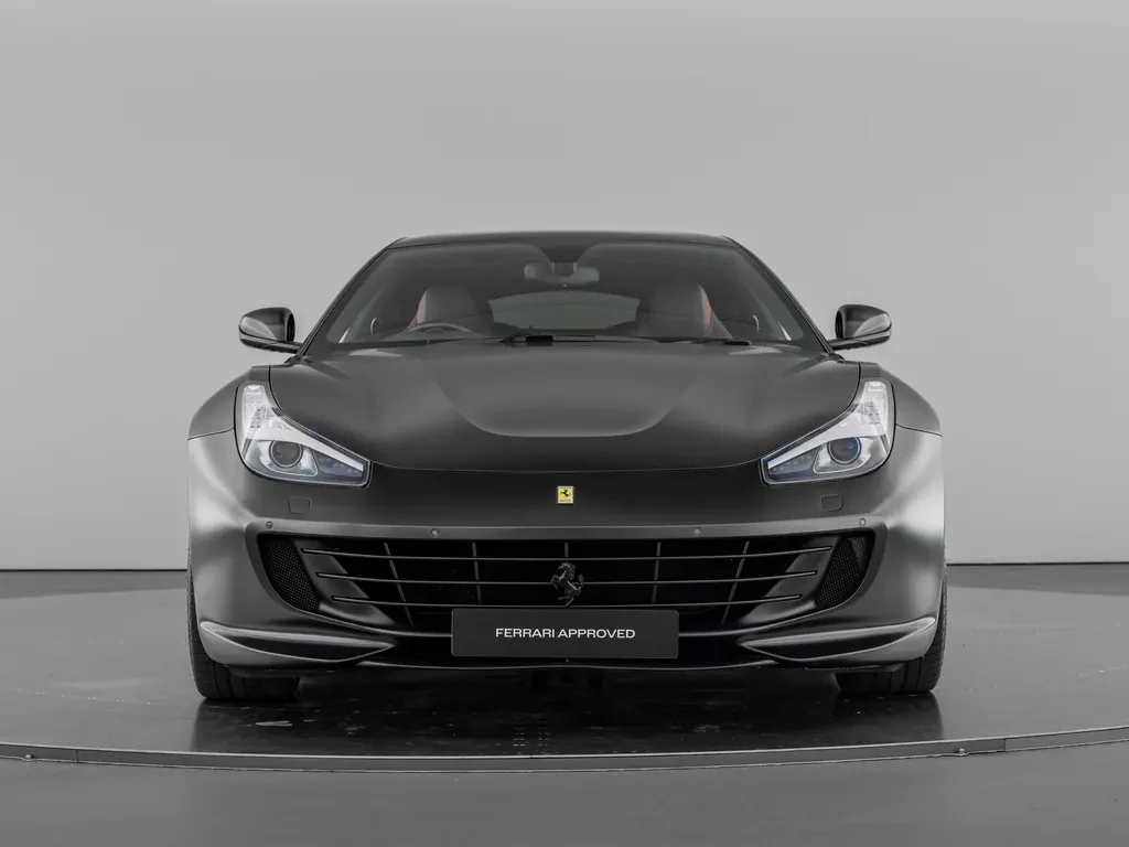 Ferrari GTC4Lusso, 2/10
