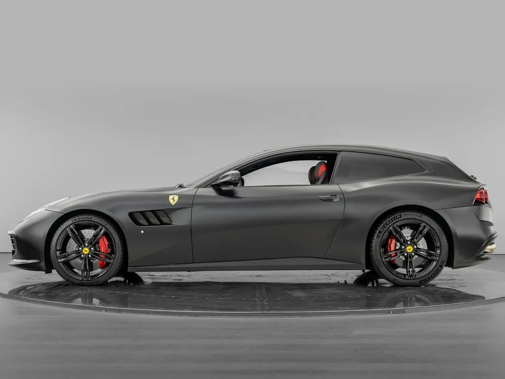 Ferrari GTC4Lusso, 4/10