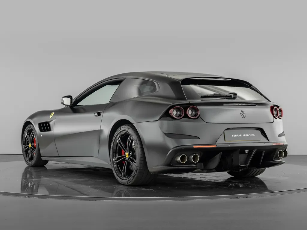 Ferrari GTC4Lusso, 5/10