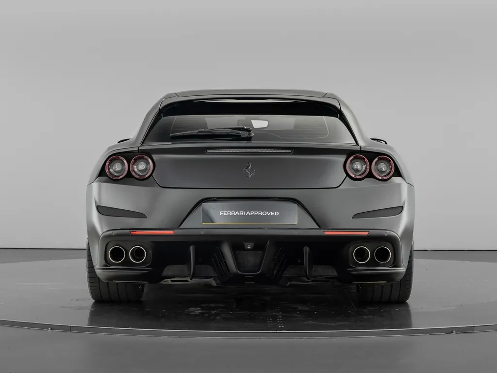 Ferrari GTC4Lusso, 6/10