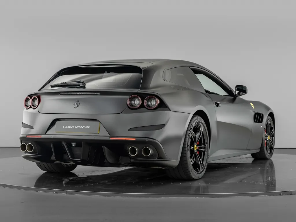 Ferrari GTC4Lusso, 7/10