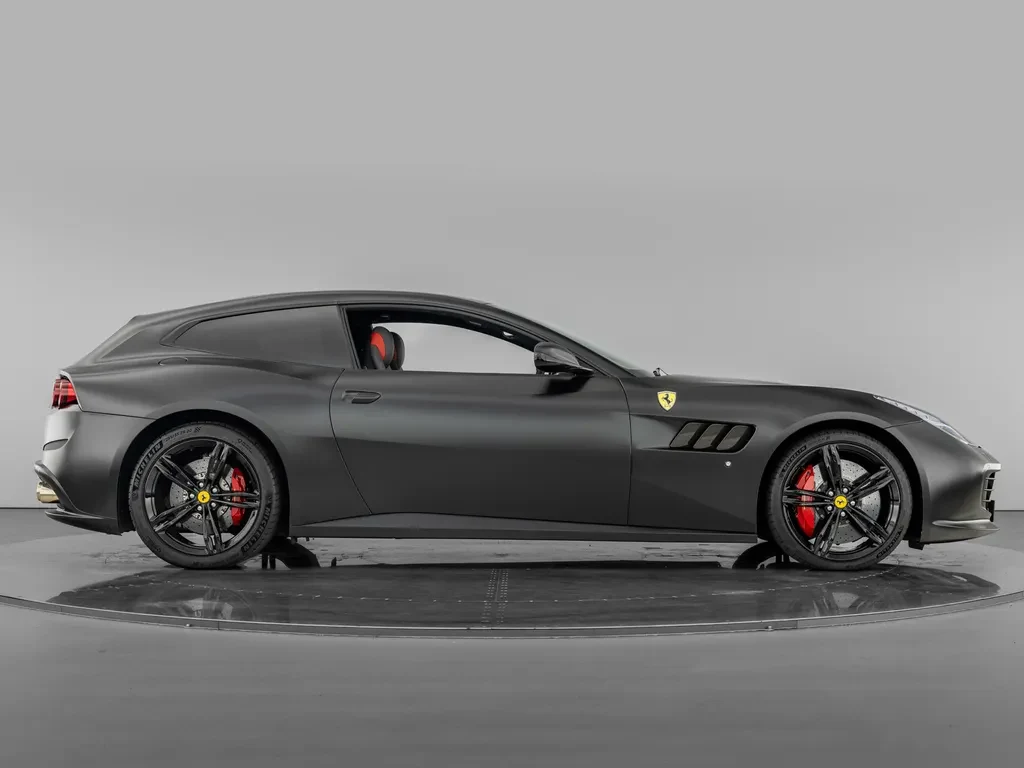 Ferrari GTC4Lusso, 8/10