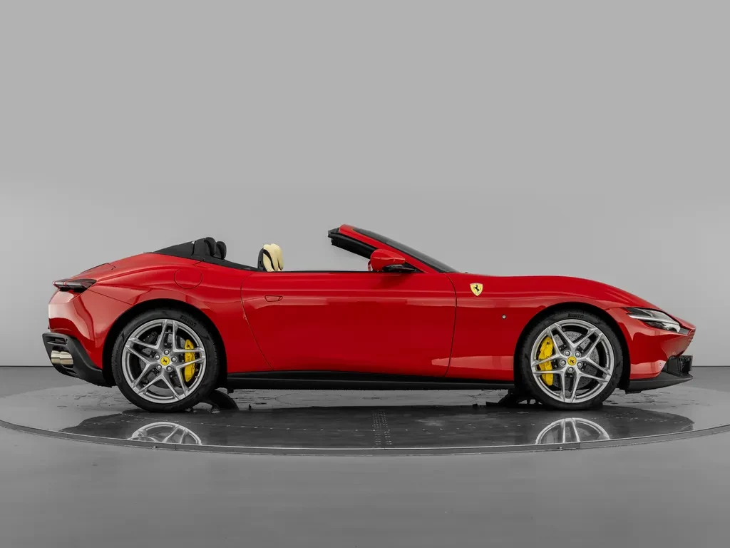 Ferrari Roma Spider, 4/10