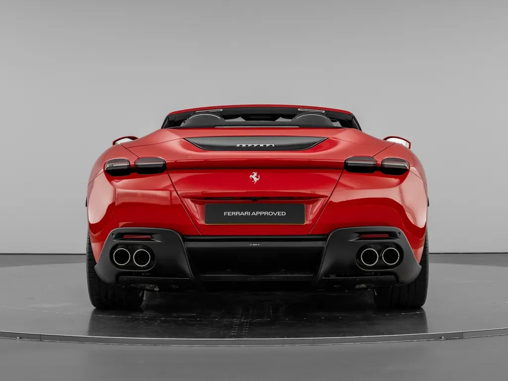 Ferrari Roma Spider, 7/10