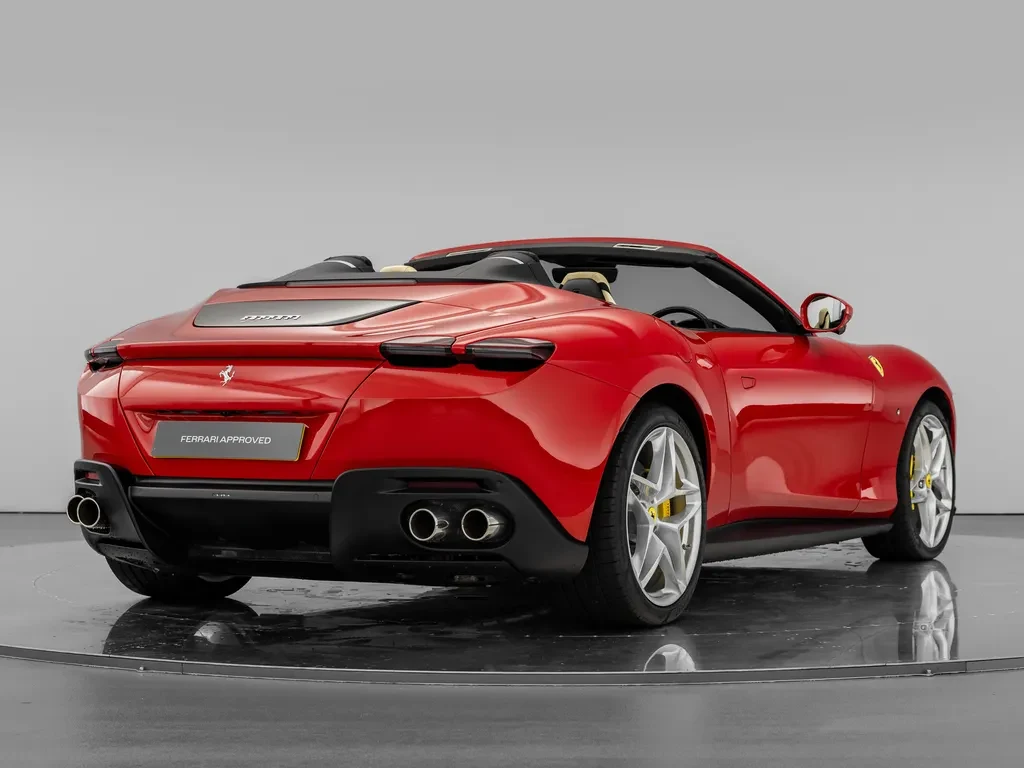 Ferrari Roma Spider, 8/10