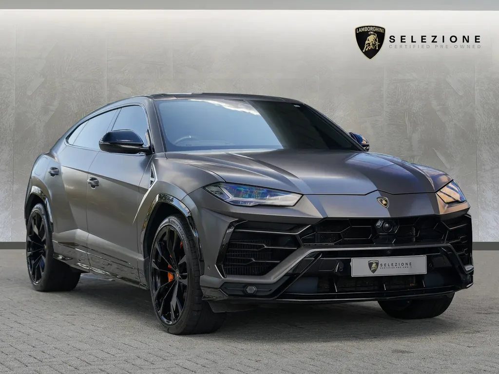 Lamborghini Urus, full-car front three-quarter view.