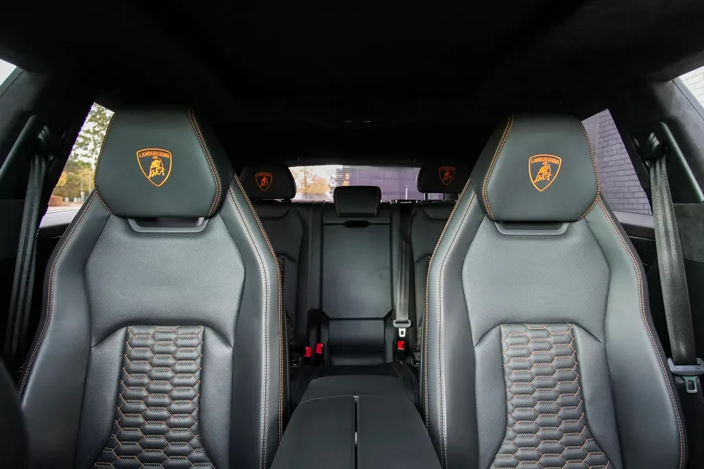 Lamborghini Urus, 7/10