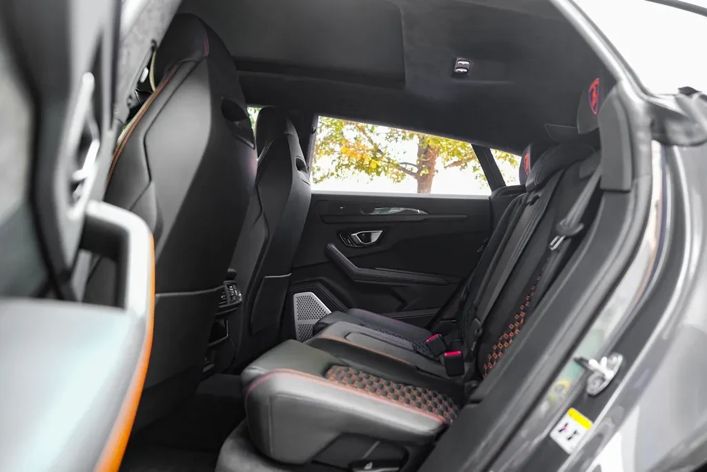Lamborghini Urus, 8/10
