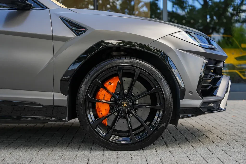 Lamborghini Urus, 9/10