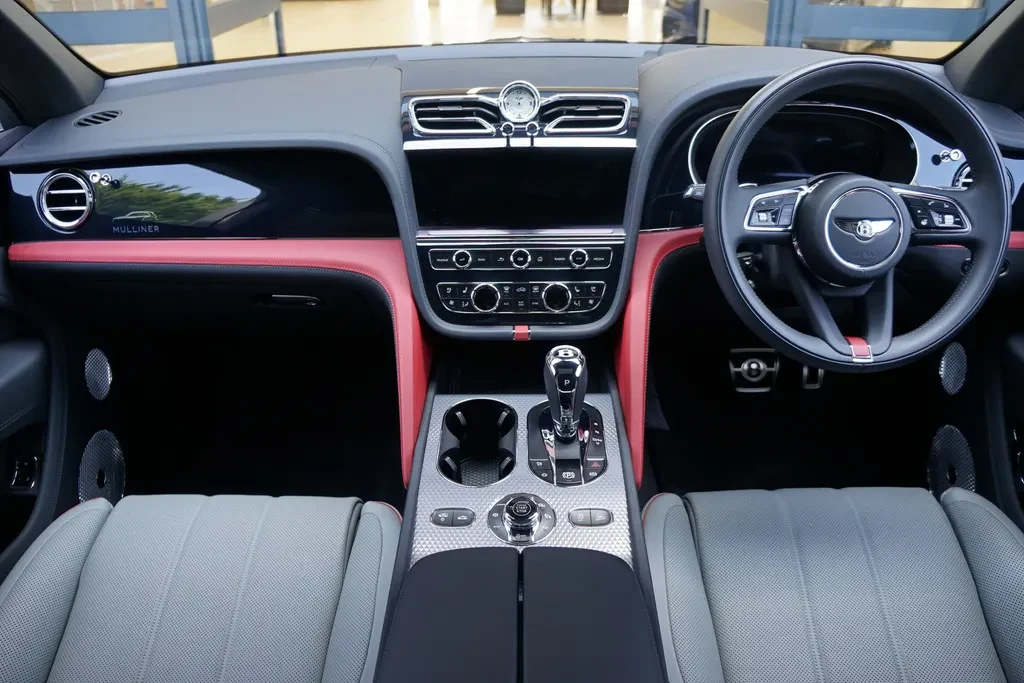 Bentley Bentayga, 4/10