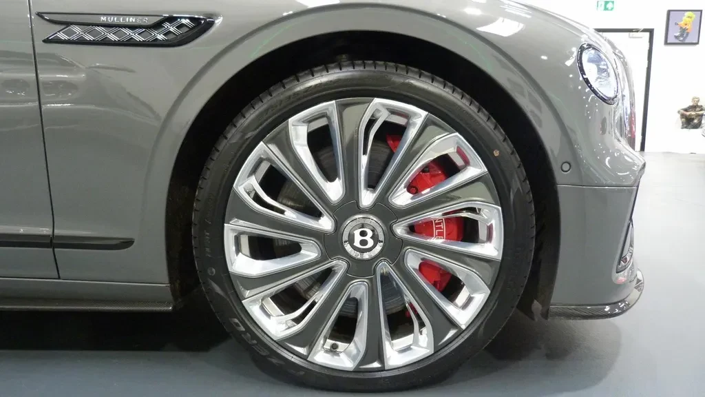 Bentley Flying Spur, 4/10