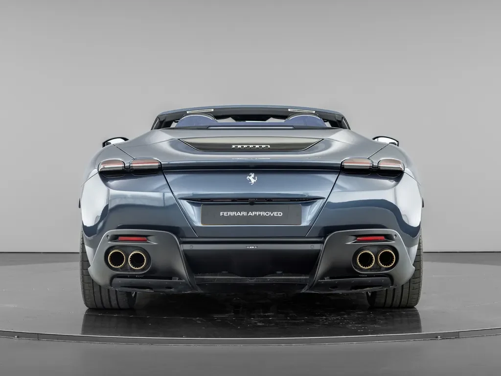 Ferrari Roma Spider, 7/10