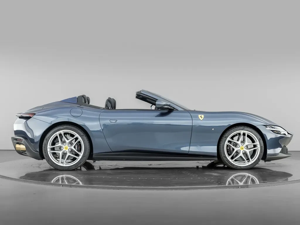 Ferrari Roma Spider, 8/10