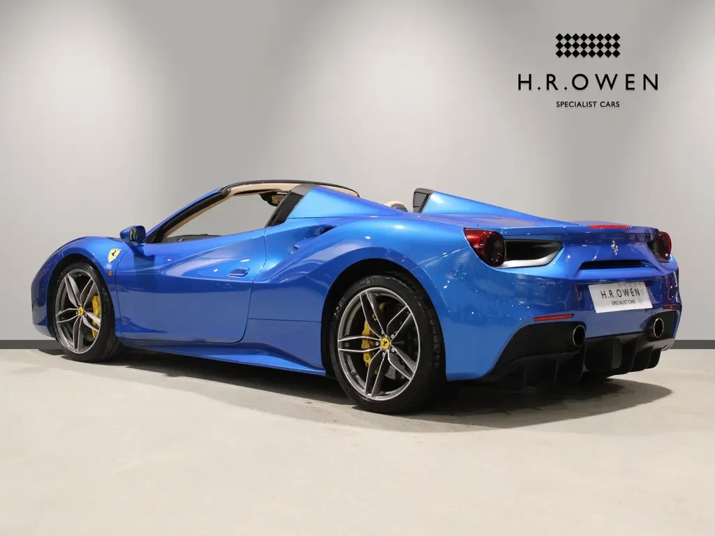 Ferrari 488 Spider, 2/10