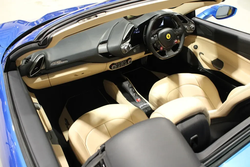 Ferrari 488 Spider, 3/10