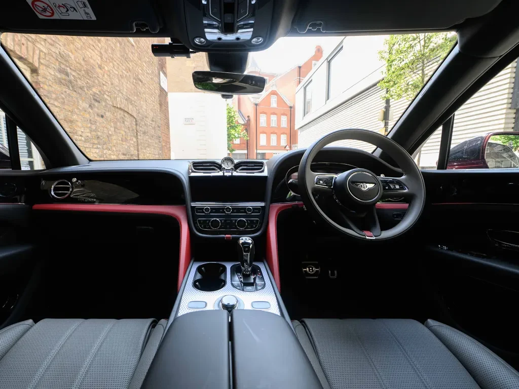 Bentley Bentayga, 4/10