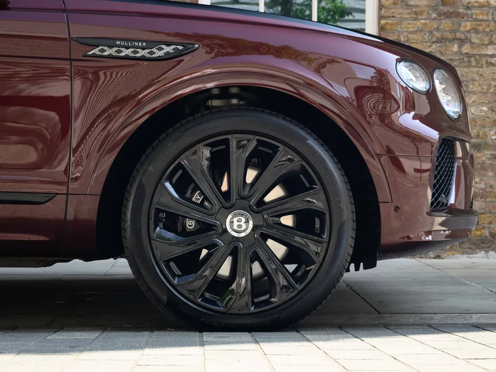 Bentley Bentayga, 6/10