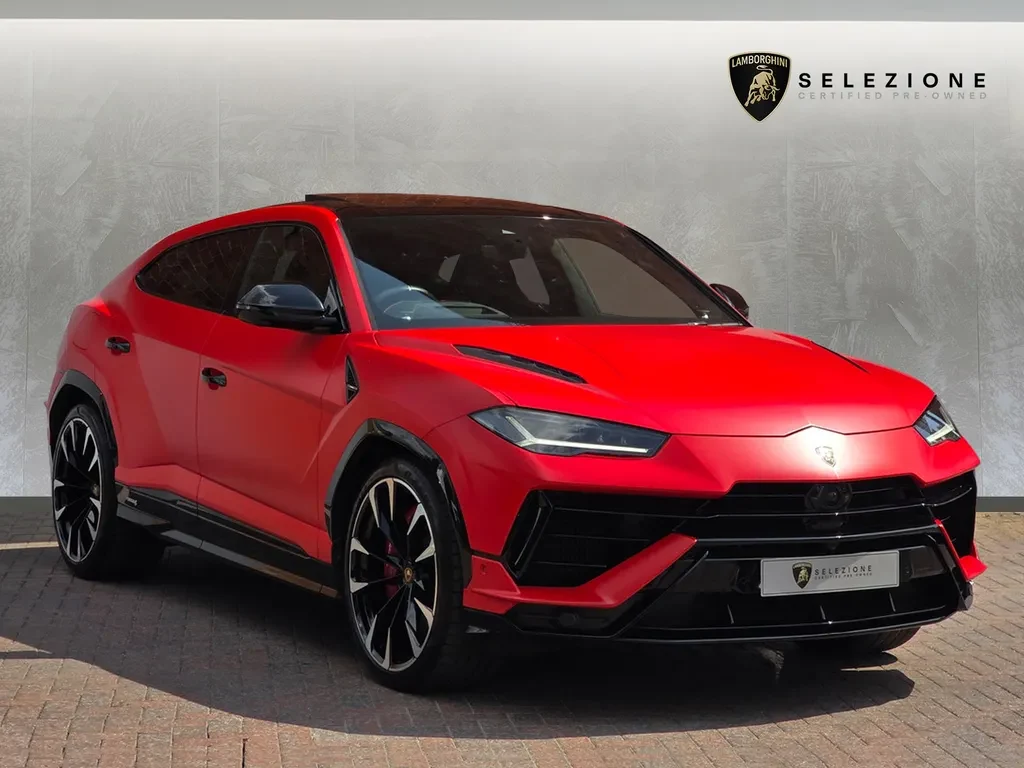 Lamborghini Urus S, full-car front three-quarter view.