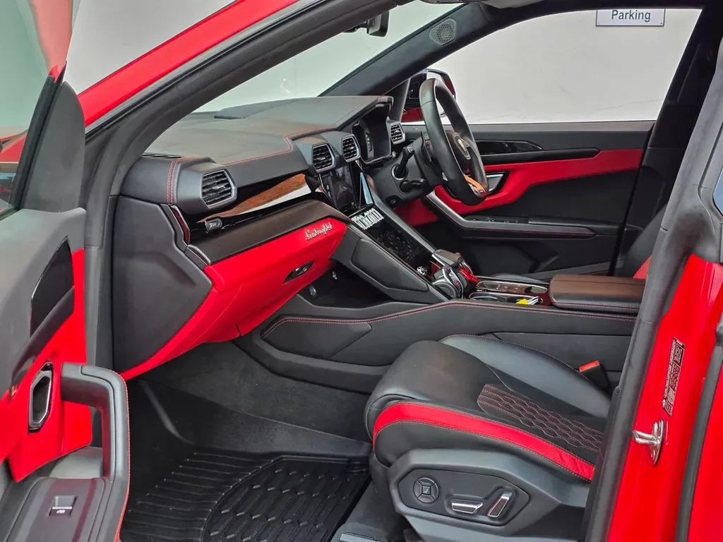 Lamborghini Urus S, 6/10