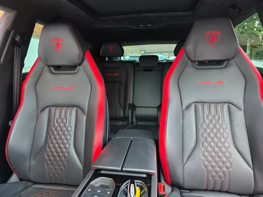 Lamborghini Urus S, 7/10