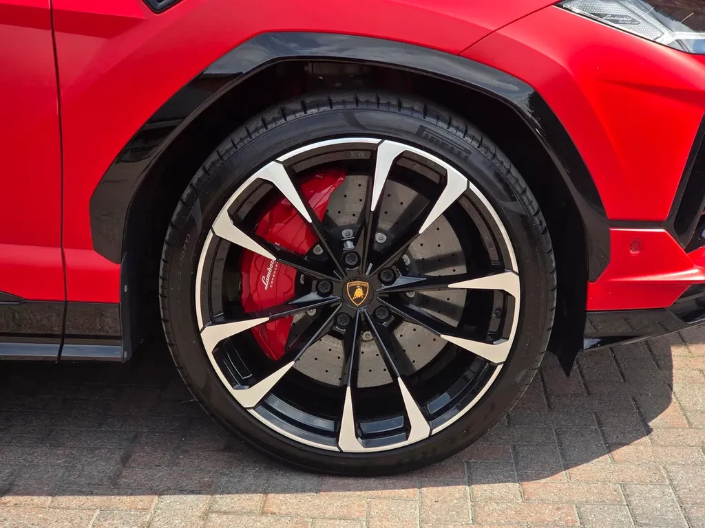 Lamborghini Urus S, 9/10