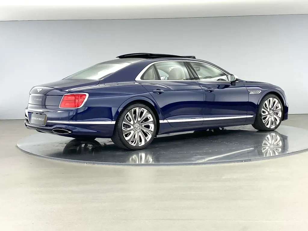 Bentley Flying Spur, 4/10
