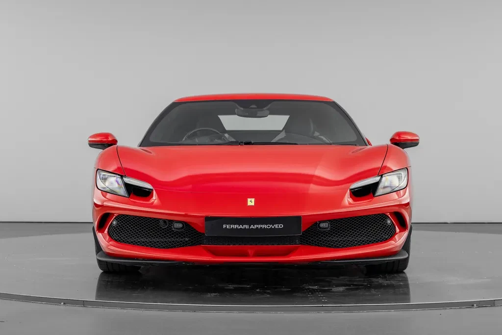 Ferrari 296 GTB, 6/10
