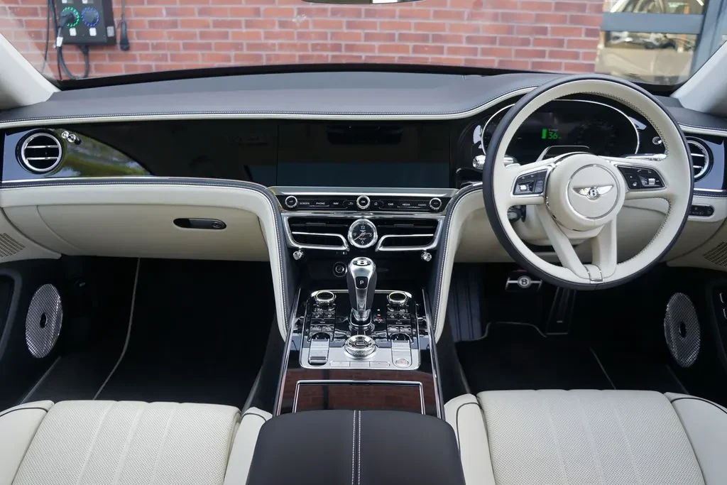 Bentley Flying Spur, 4/10