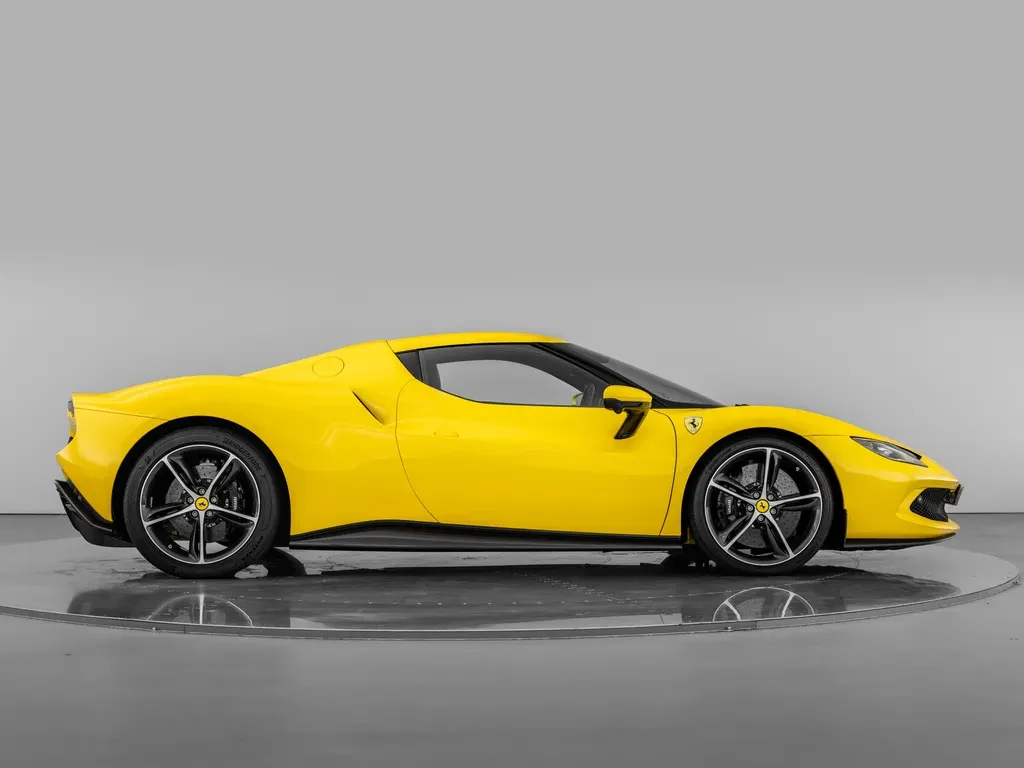 Ferrari 296 GTB, 6/10
