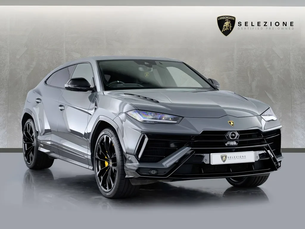 Lamborghini Urus S, full-car front three-quarter view.