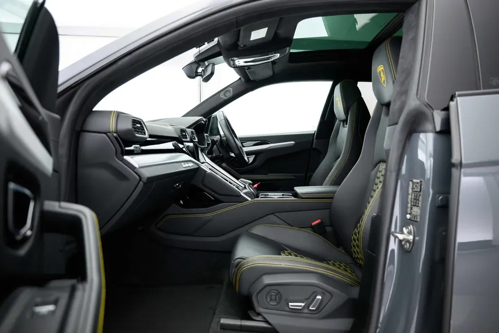 Lamborghini Urus S, 6/10