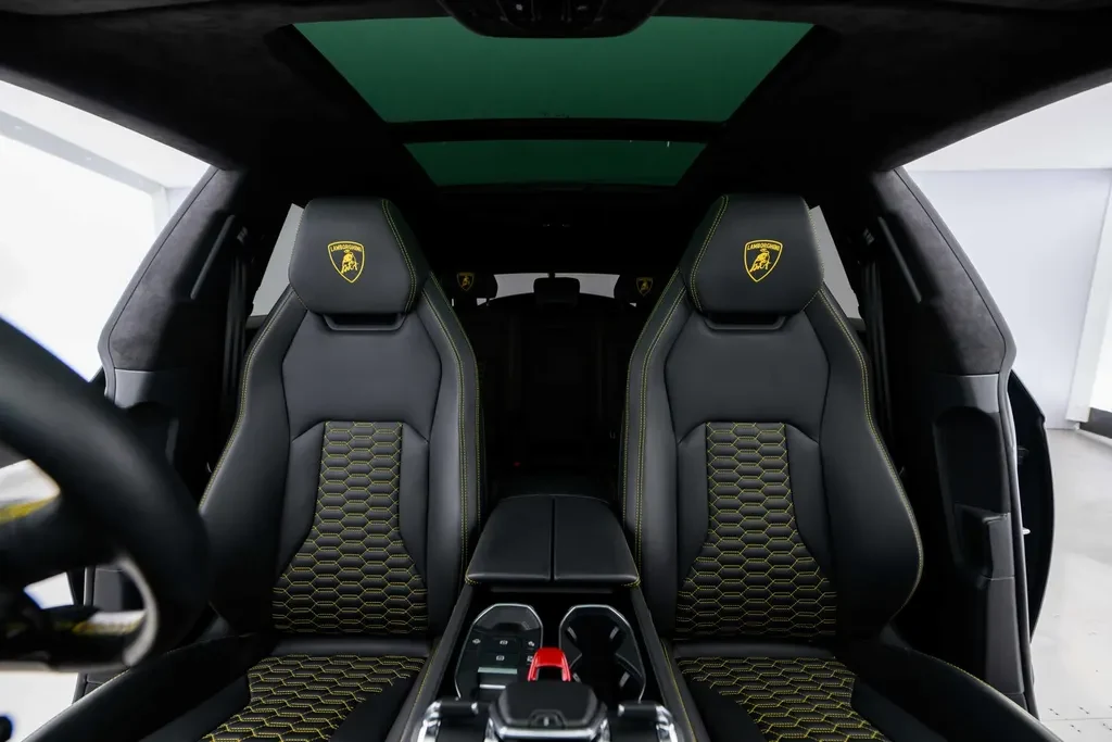 Lamborghini Urus S, 7/10