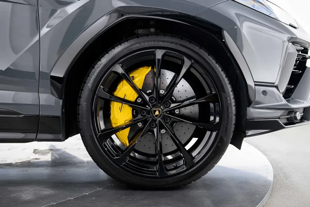 Lamborghini Urus S, 9/10
